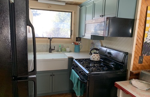 North Bennington Cabin | Mountains, pond, old barn, hiking trails- quintessential Vermont