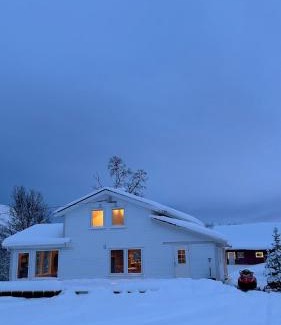 Tromso House | Mountainside Lodge - Breivikeidet