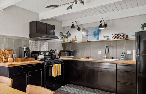 Upper Moonridge Apartment | Mountainside Modern +Hot Tub + Epic Game Room!