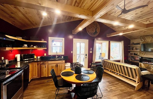 Alexander House | MountainSunrise-Rustic Cabin-20 mins-Asheville