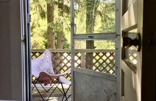 Cragsmoor House | Mountaintop Library Getaway