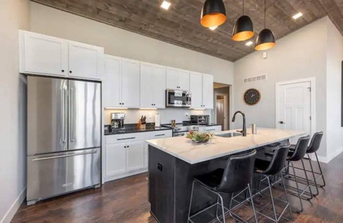 Innsbrook House | Mountaintop living at one of the highest points in Innsbrook!