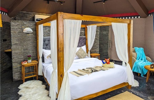 Khoksar Hostel | Moustache Koksar Luxuria