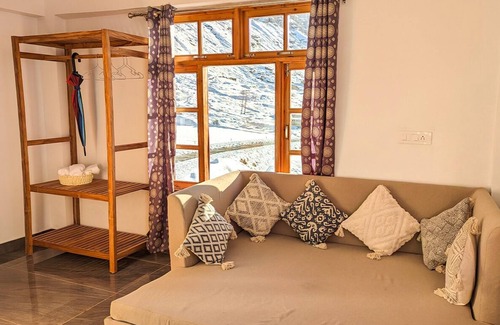 Khoksar Hostel | Moustache Koksar Luxuria