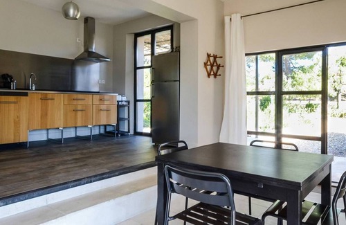 Menerbes Apartment | Moustier de Menerbes 1 – perfect countryside/village setting