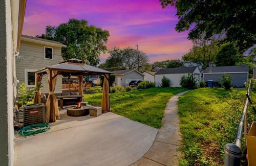Nokomis Apartment | Movie Game Room & Fire Pit Luxury Spacious Home