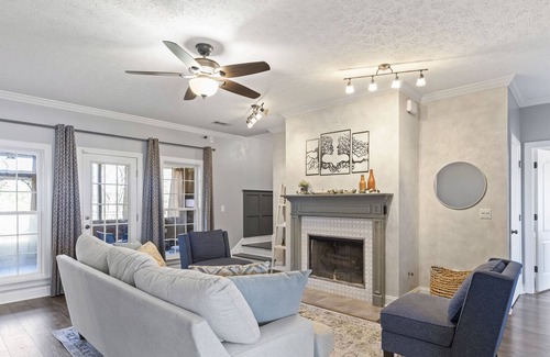 Ramer House | Movie room, pool table, golf course! Convenient!