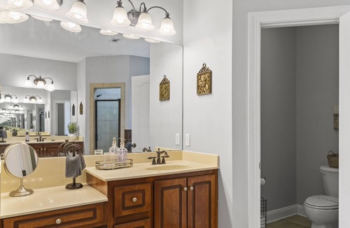 Ramer House | Movie room, pool table, golf course! Convenient!