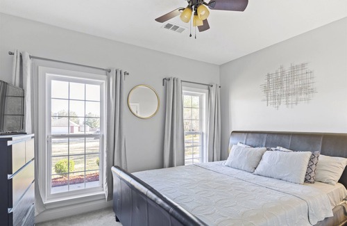 Ramer House | Movie room, pool table, golf course! Convenient!