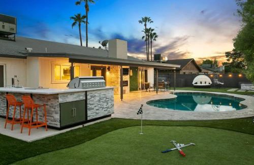 Sunburst Estates House | Movie Theater Heated Pool PuttPutt PoolTable Games