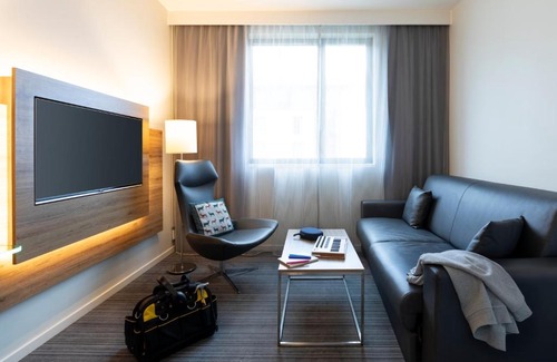 Somma Lombardo Hotel | Moxy Milan Malpensa Airport