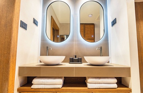 Cove Donja Krusica (Donje selo) Bed & Breakfast | Moya Boutique Sleep - Sunset Bliss Suite 1