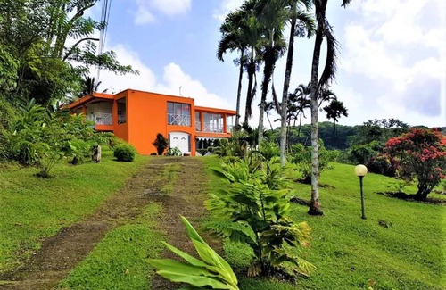 Saint-Joseph House | 260 m² House ∙ 2 bedrooms ∙ 4 guests