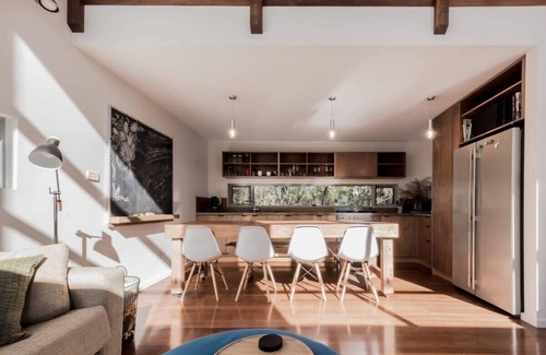 Trevallyn Cabin | Mr. Wooden Box Bush Retreat: 5 minutes from CBD