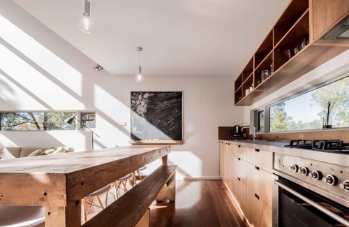 Trevallyn Cabin | Mr. Wooden Box Bush Retreat: 5 minutes from CBD