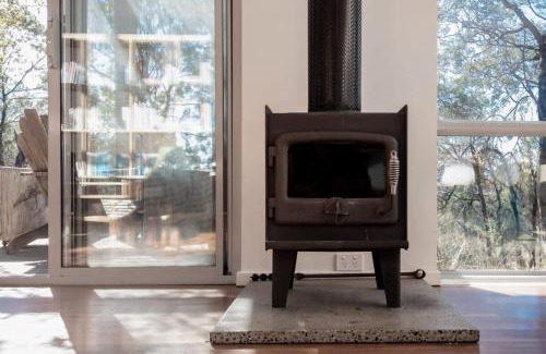 Trevallyn House | Mr Wooden Box Bush Retreat 5 minutes from the CBD