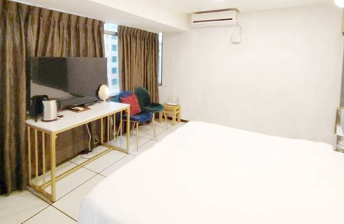 Zhongshan Apartment | 【MRT Premium Room with French Window】Monthly stay