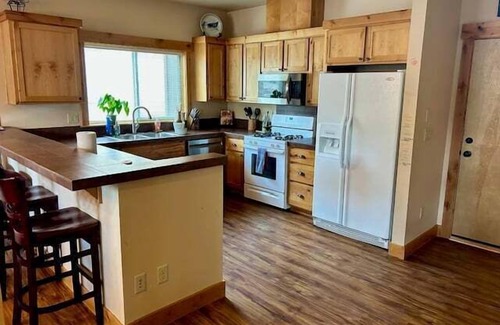 Century West House | Mt Bike Heaven, Hot Tub, A/C, NWX Area, EV Charger