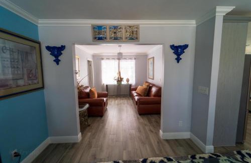Florida Gardens House | Mt Irvine Luxe Pool Cottage/Close to Beach and Equestrian
