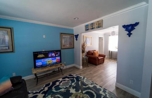 Florida Gardens House | Mt Irvine Luxe Pool Cottage/Close to Beach and Equestrian