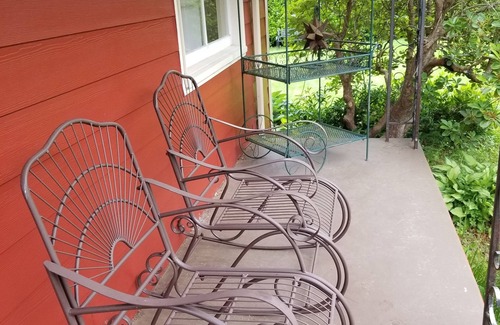 Wilkeson House | Mt Rainier Carbon Glacier Highway, Historic Mining Town, Wilkeson, Sleeps 4-6, C
