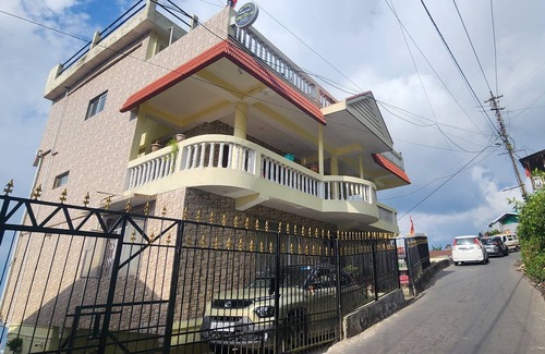 Karsiyang House | Mt Vista Homestay is located in Kurseong offers amazing view of Mt Kanchanjungan