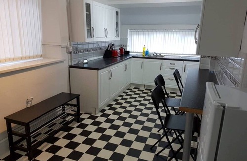 Port Talbot House | MTB & Hikers retreat, Afan Valley Holiday Home, Sleeps 6, Secure Bike Storage