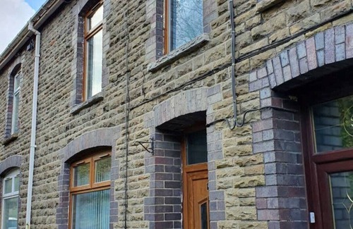 Port Talbot House | MTB & Hikers retreat, Afan Valley Holiday Home, Sleeps 6, Secure Bike Storage