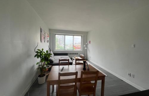 Pinehouse Apartment | MTL City Stay