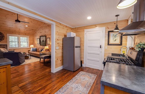 Mountain Rest Cabin | Mtn. Rest Cottage Laurel Suite