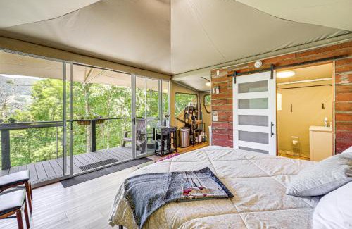 Vilas House | Mtn-View Deck Scenic Glamping Getaway Near Boone!