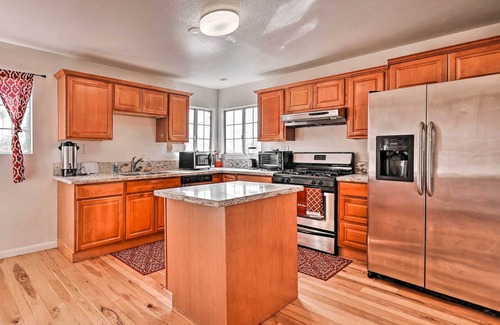 Lake Elsinore House | Mtn-View Home < 1 Mi to Lake Elsinore!