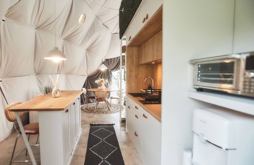 Hobart Apartment | Mtn View Lux Dome w/Heated Plunge Pool