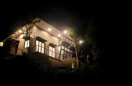 Maasin City House | Muddy South Mountain Retreat