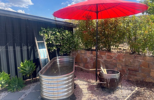 Collingwood House | MUDGEE - expansive views, complete privacy, dog friendly holiday cottage