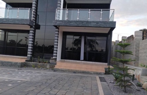 Kampala House | Muguet by Ibiscot Enjoy luxury in the bush 1 Queen bedn