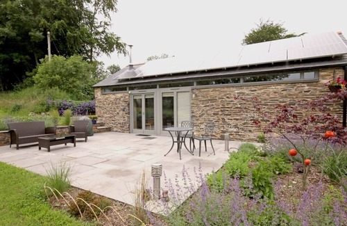 Luckett Cottage | MUGWELL BARN, pet friendly, with open fire in Luckett