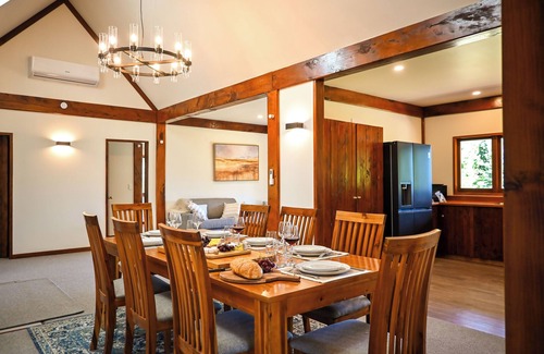 Kinloch Ski Chalet | Muirs Reef Lodge, Kinloch holiday home Lake Taupo. Private mountain & lake views