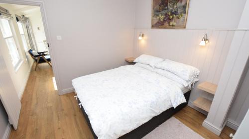 Crynant House | Mulberry Hill Cottage