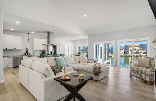 Greenbackville House | Mulligan Home - Waterfront w/boat dock & community pools!