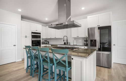 Greenbackville House | Mulligan Home - Waterfront w/boat dock & community pools!