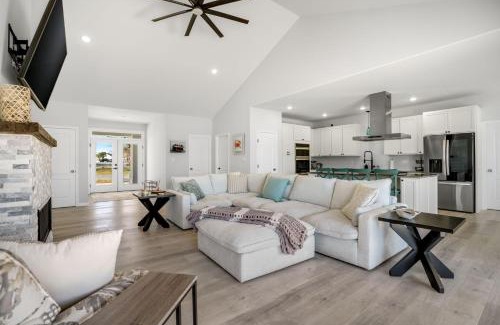 Greenbackville House | Mulligan Home - Waterfront, boat dock & community pools!