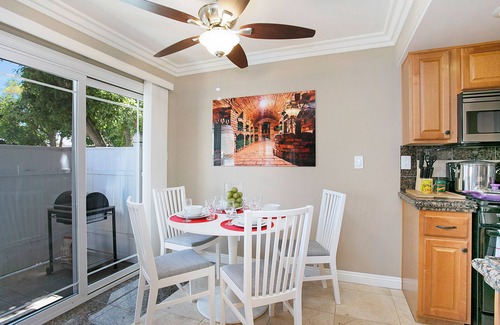 Downtown Condo | Multi-Level 2BR-Fast WiFI-Free Parking!-CM-1