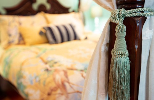 Multnomah Village Bed & Breakfast | Multnomah Hidden Pond - stunning upscale romantic in lush background setting