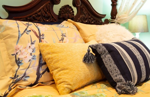 Multnomah Village Bed & Breakfast | Multnomah Hidden Pond - stunning upscale romantic in lush background setting