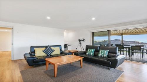 Bermagui House | Mumbulla House 22A Mumbulla Street- Large home with linen