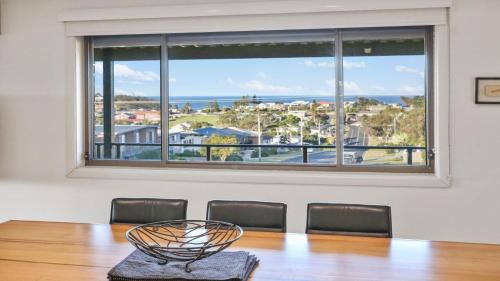 Bermagui House | Mumbulla House 22A Mumbulla Street- Large home with linen