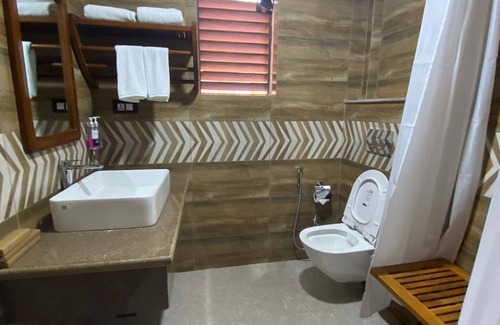 Chitwan District Resort | Munal & Mayur Medical Wellness Retreat