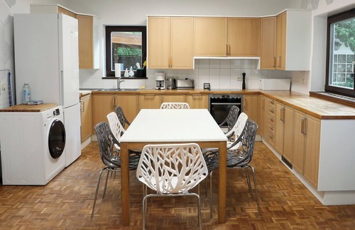 Am Waldfriedhof Apartment | Munich center just a 10-minute subway ride away: 130 m², 4 bedrooms, 2 bathrooms
