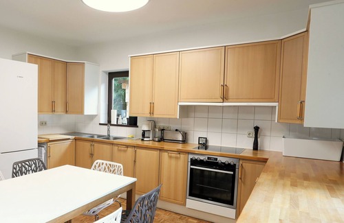 Am Waldfriedhof Apartment | Munich center just a 10-minute subway ride away: 130 m², 4 bedrooms, 2 bathrooms